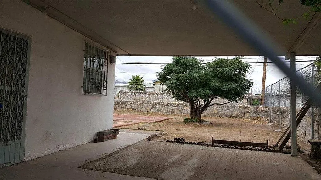 3 bed, 1296 sqft, $1,200 — Photo 2
