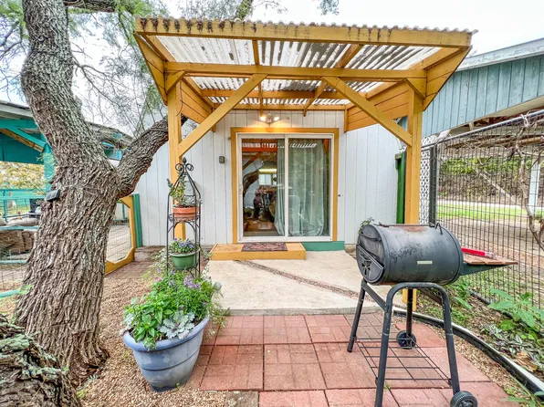 1741 Valley Dr, Canyon Lake, TX 78133