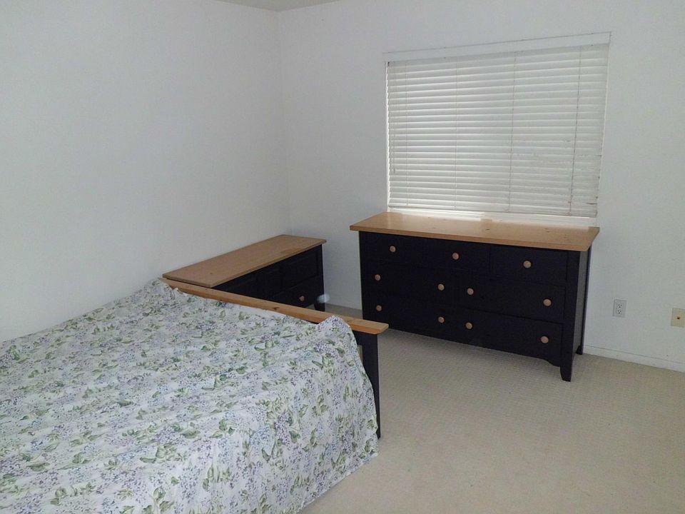 Fully furnished room for rent