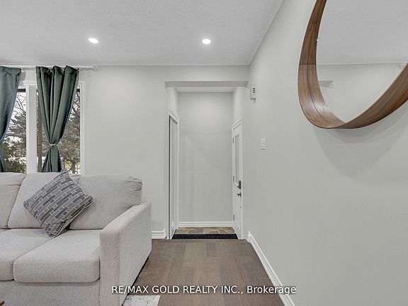 4th image of 462 Samford Pl