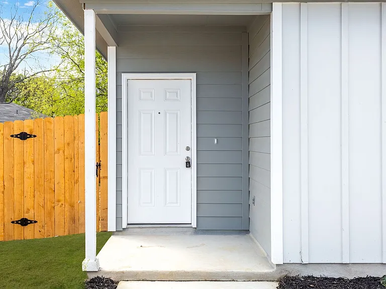502 Hudson St — Photo 12