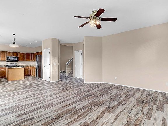 4th image of 9043 W Fullam St