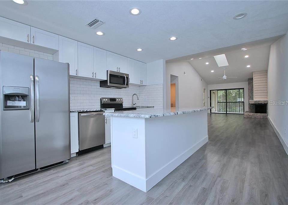 2nd image of 3153 Landmark Dr APT 223