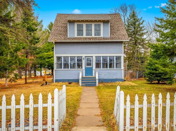 805 W 4th St, Rush City, MN 55069