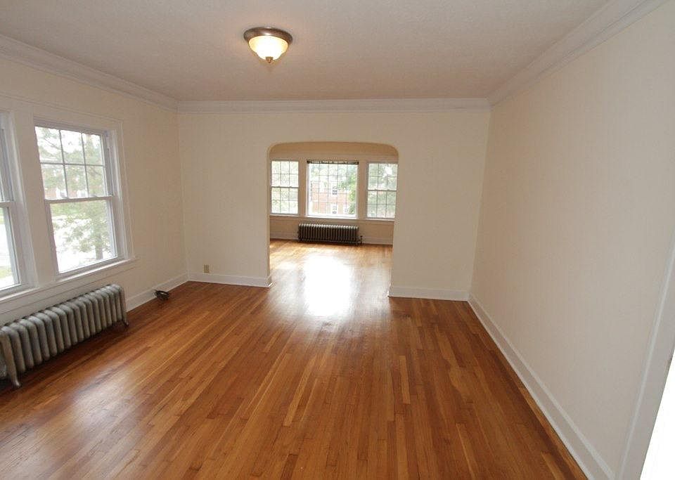 2nd image of 17921 Lake Shore Blvd