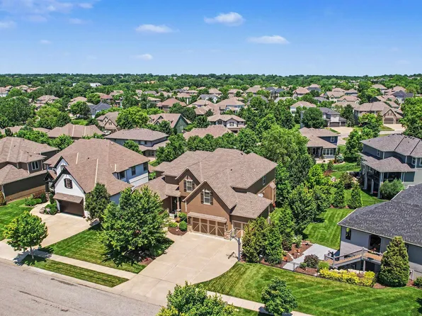9404 W 163rd Pl, Overland Park, KS 66085