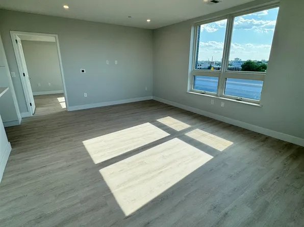 40 Center Street image 15 of 28