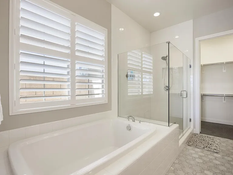 Master Suite 1 Bathroom