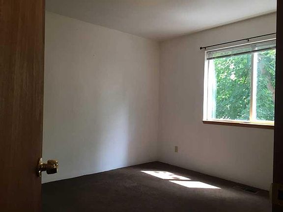 5th image of 118 Parkhill St APT A