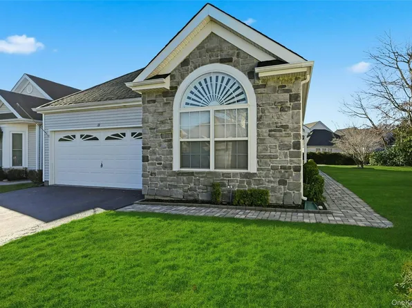 10 Sagaponack Court #10, Ridge, NY 11961