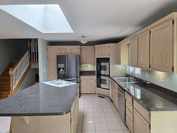 3rd image of 5787 N Clifford Ave