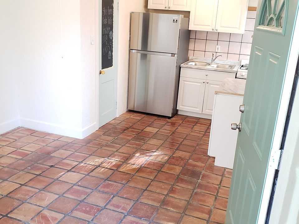 2nd image of 636 S Osprey Ave
