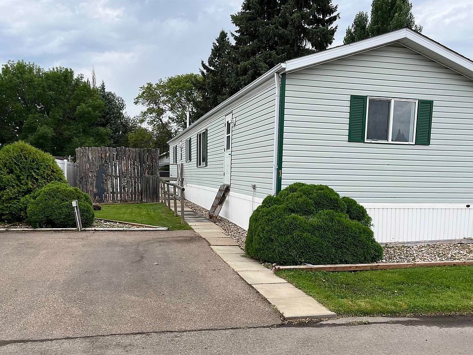 1st image of 1 Willow Park Est