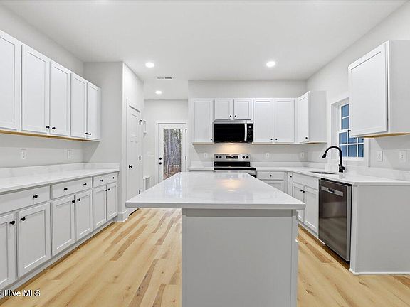 4th image of 805 Jasmine Road
