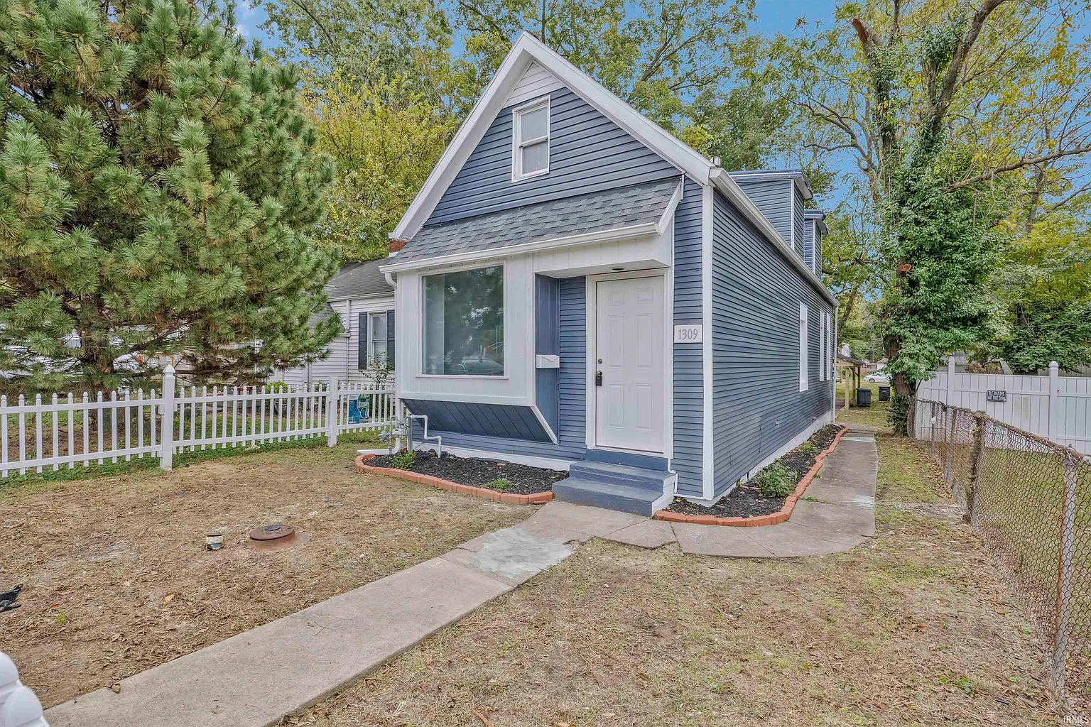 1309 John St photo 1