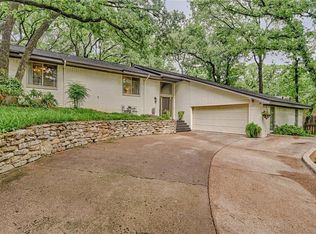2102 Woodside Dr, Arlington, TX 76013