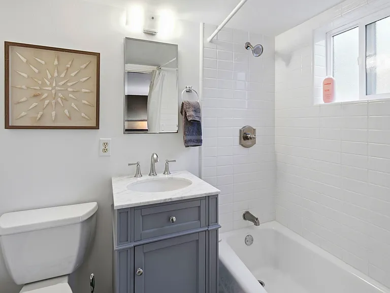 284 E Blithedale Ave — Photo 58
