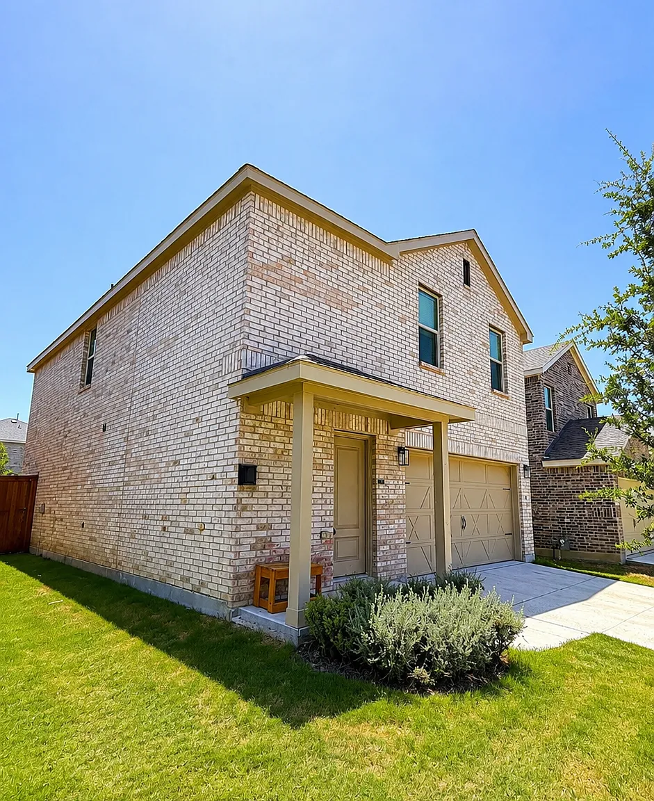 4 bed, 2056 sqft, $2,450 — Photo 2