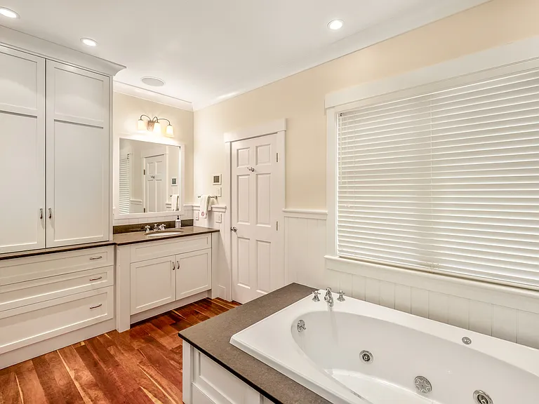 271 Thomas Pasture Rd — Photo 22