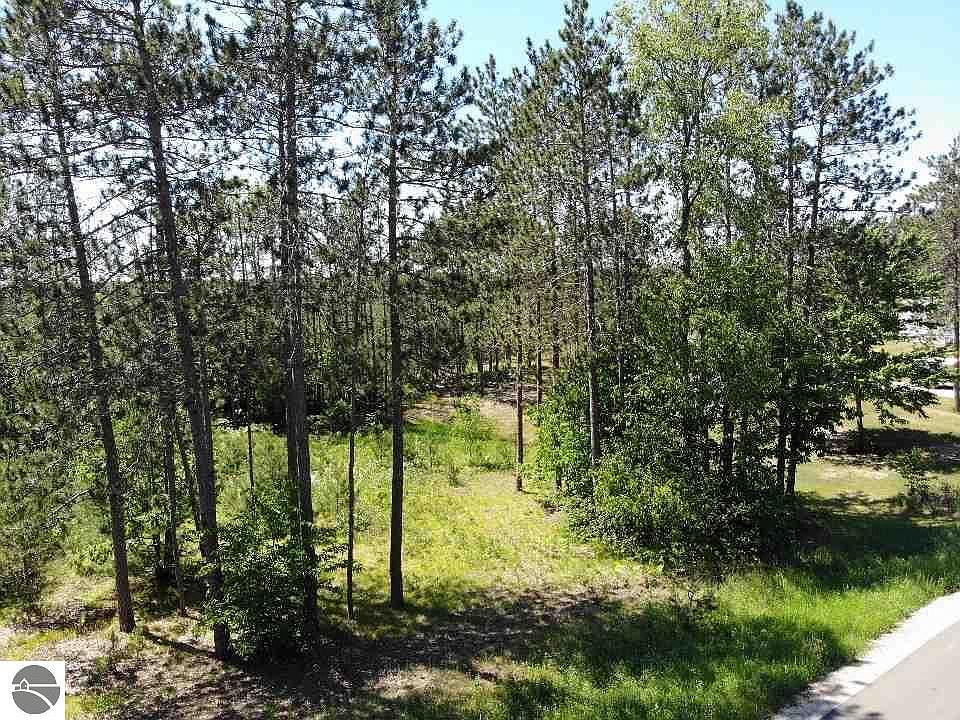 1st image of 221 Pine Knoll Dr
