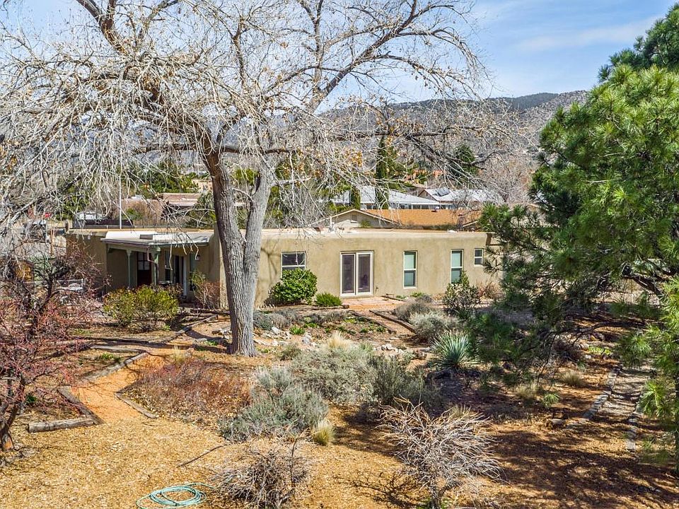 1st image of 4017 Glen Canyon Ct NE