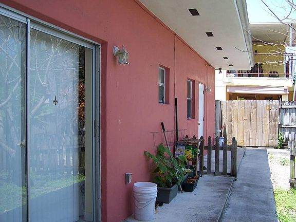 3rd image of 2763 SW 34th Ave Rear 1