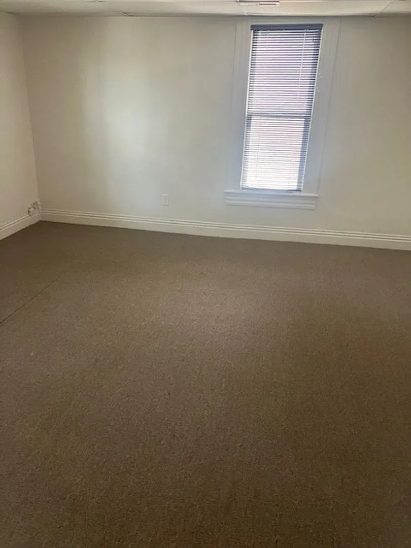2 bed close to downtown — Photo 1