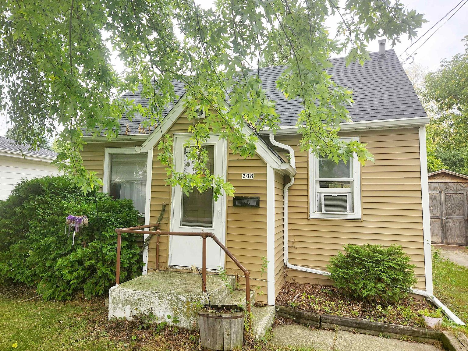 208 Allen Ave, Oshkosh, WI 54901 MLS 50282513 Zillow