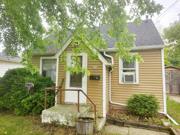 208 Allen Ave, Oshkosh, WI 54901
