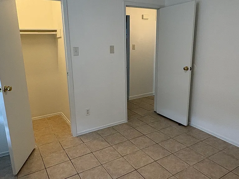 13827 Flagstone Dr — Photo 16