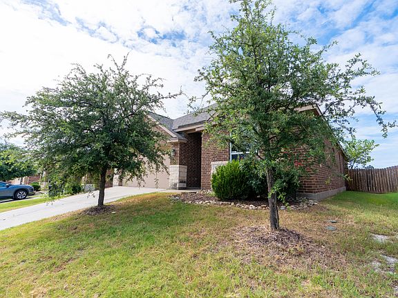 3rd image of 418 Winchester Dr