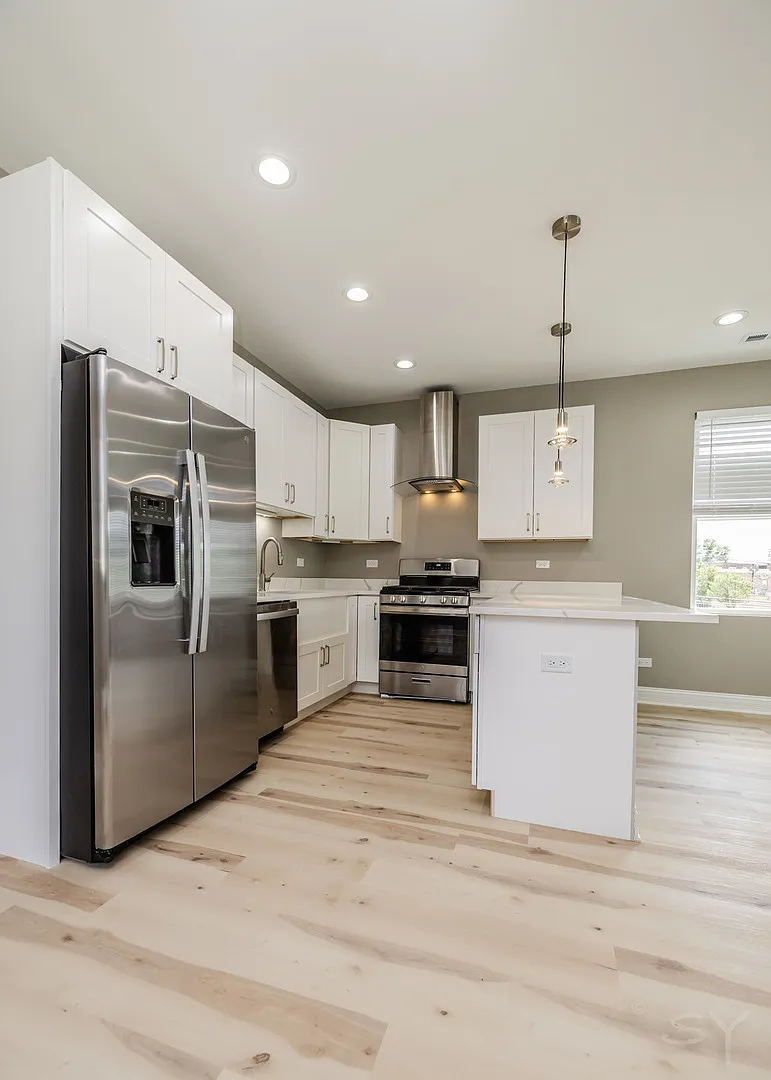 2 bed, 1300 sqft, $2,150 — Photo 4