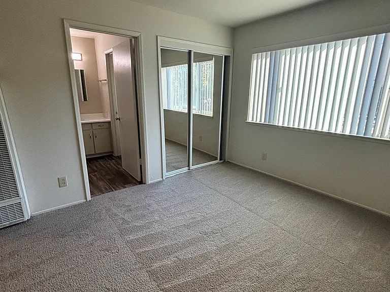 2750 Joseph Ave #J04 — Photo 2