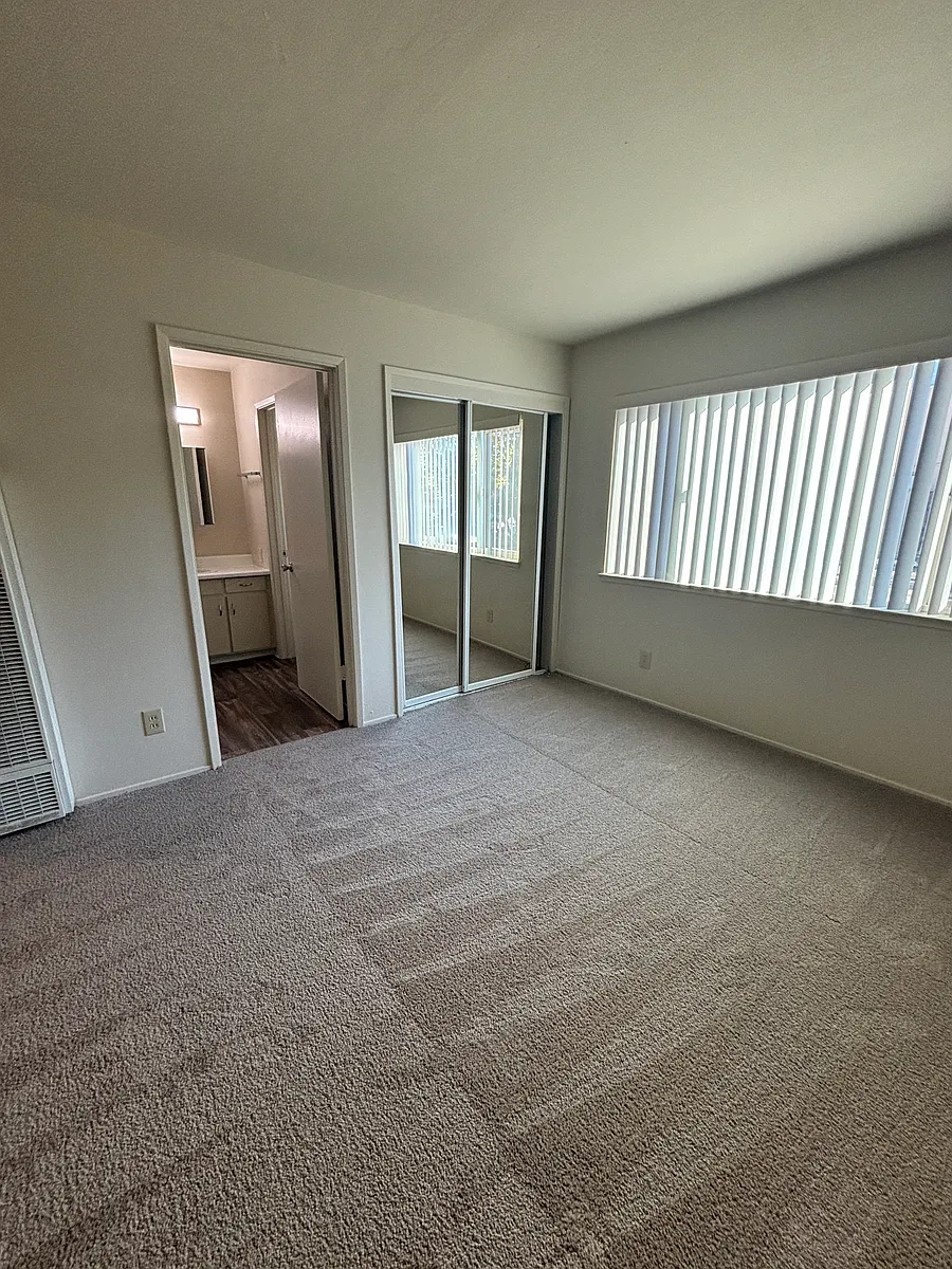Building Photo - 2750 Joseph Ave #J02