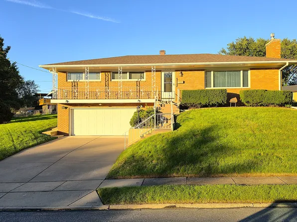 2214 W Hayes St, Davenport, IA 52804