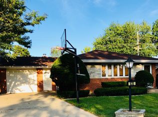 635 Dara James Rd, Des Plaines, IL 60016