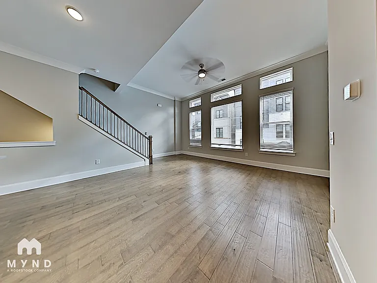 576 Broadview Pl NE — Photo 5