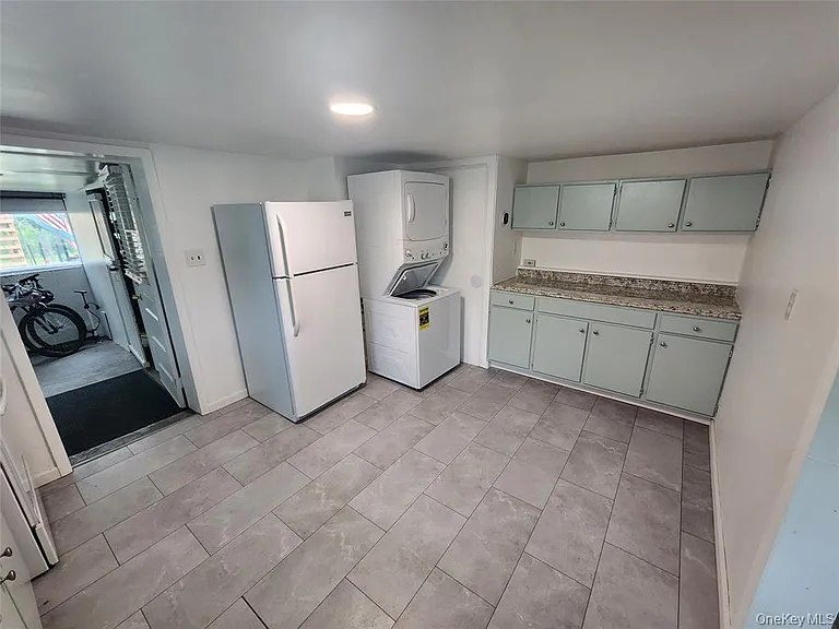 16 Ardmore St #B — Photo 6