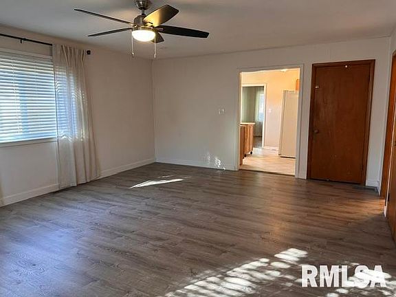 3rd image of 582 Cherry St