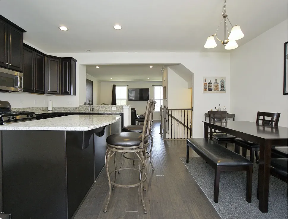 3 bed, 2.5 bath, 1765 sqft, $3,595 — Photo 2