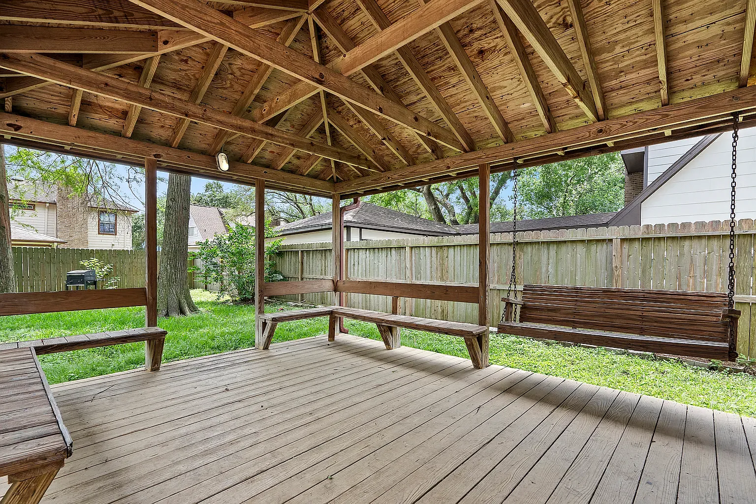 4 bed, 2.5 bath, 2305 sqft, $2,675 — Photo 2