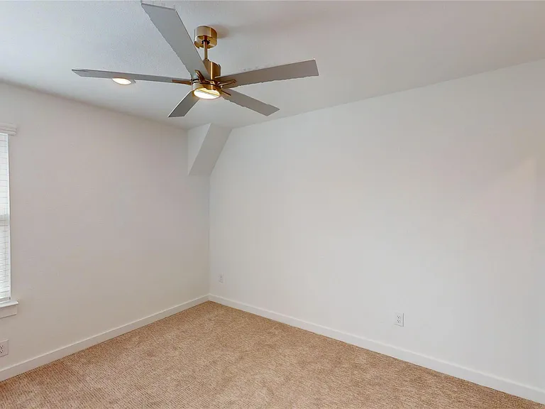 2916 Elle Dr — Photo 22