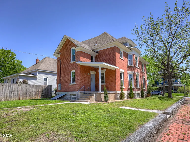 402 N Wall Ave — Photo 6