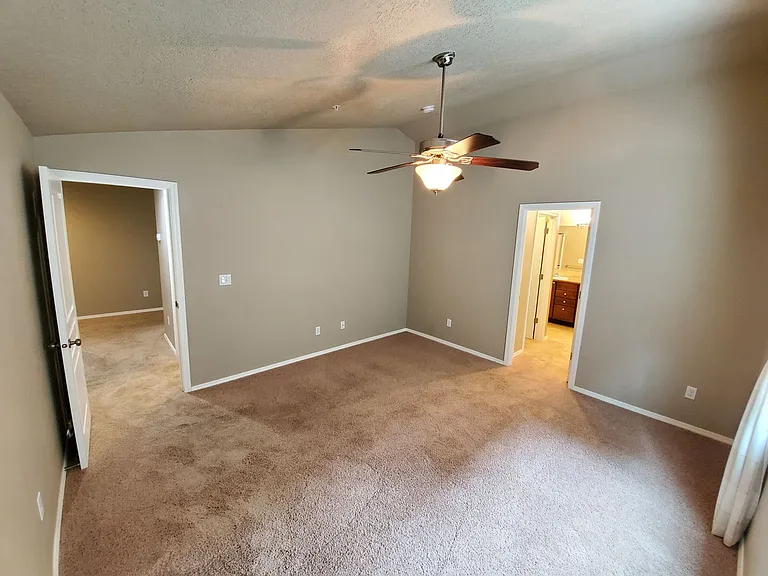 899 N Pointe Dr NW — Photo 10