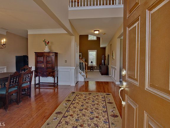 2nd image of 208 Amelia Ln