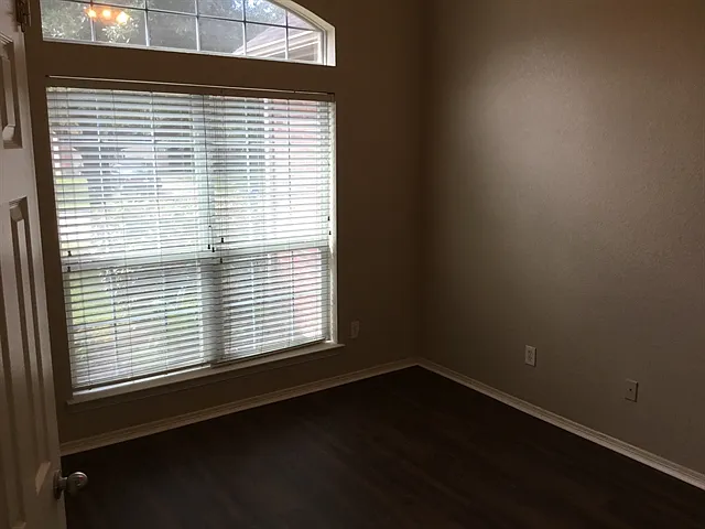 1016 Brazos Ct — Photo 11