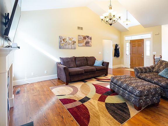 3rd image of 6516 Cuddy Ct