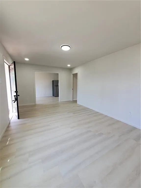 3 bed, 1.0 bath, 1093 sqft, $1,500 — Photo 2