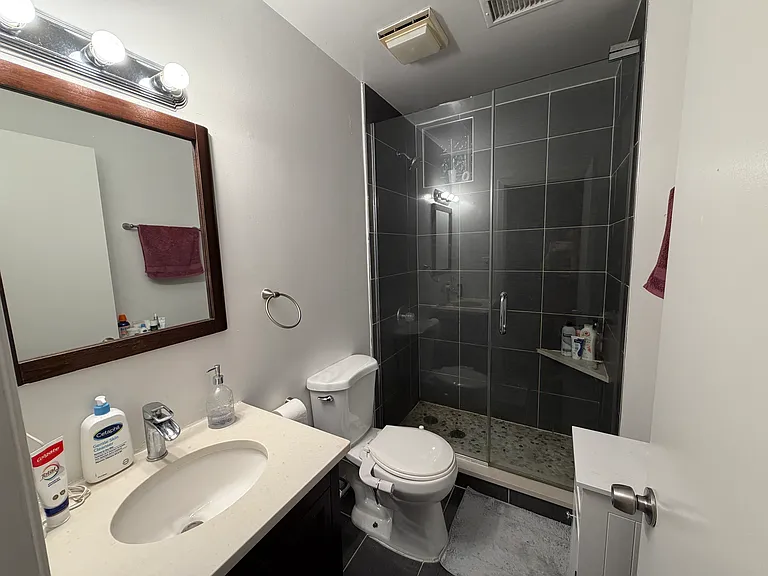 1230 N Greenview Ave #1R — Photo 6