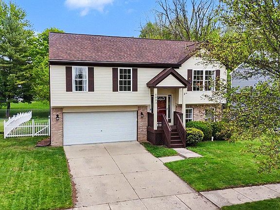 2nd image of 6883 Maplelawn Dr